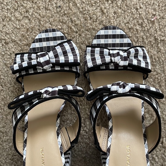 Ann Taylor Heels - Picture 3 of 4